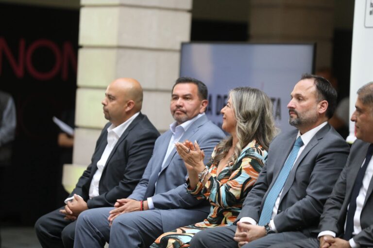 Acude Alcalde a toma de protesta del titular del Foro de Periodistas de Chihuahua