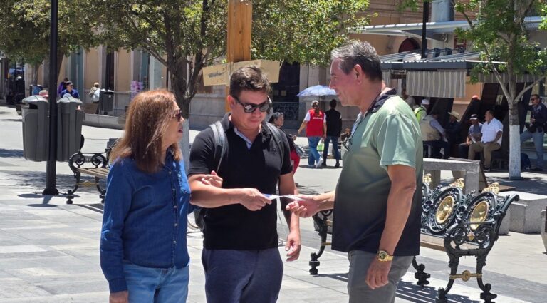 Inicia Municipio promoción del Presupuesto Participativo con volanteo en Plaza de Armas