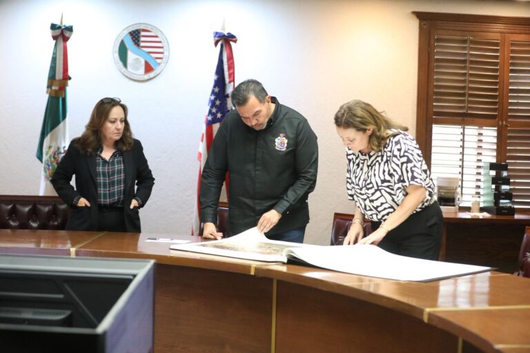 Presidente Municipal visita la Comisión Internacional de Límites y Aguas