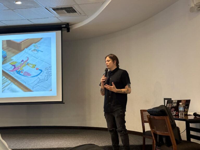 Presentan conferencia “Cómo planear una novela y no enloquecer en el intento” como parte del Encuentro FOMAC 7