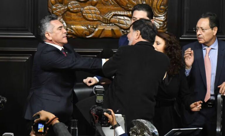 ¡Hasta los golpes! Noroña y ‘Alito’ Moreno se pelean en plena tribuna del Senado; tuvieron que separarlos