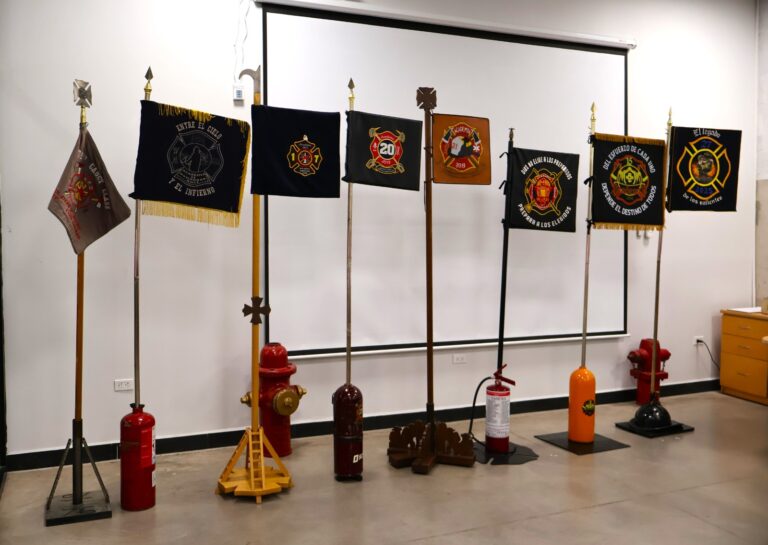 Banderines de Bomberos, más que un diseño, un símbolo de identidad y pertenencia de cada generación
