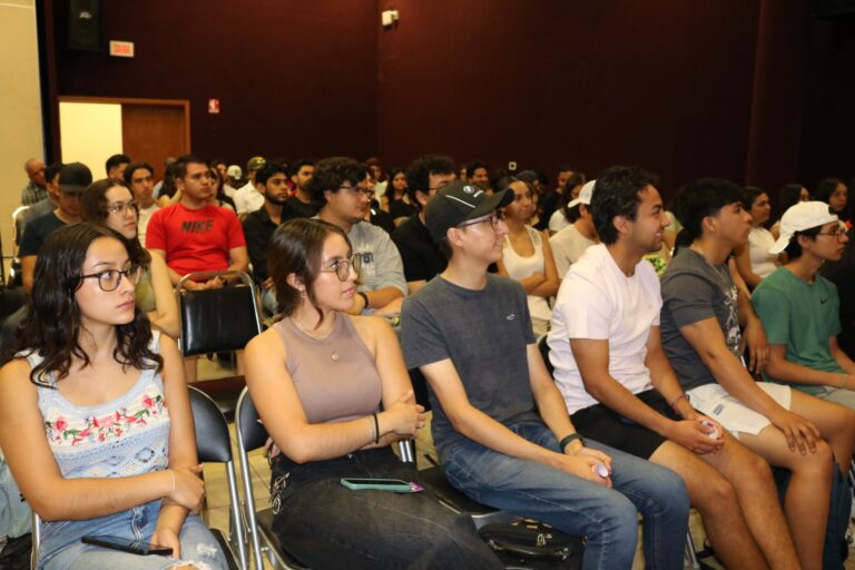 Concientizan a estudiantes de la UACH sobre el delito de Sumisión Química.