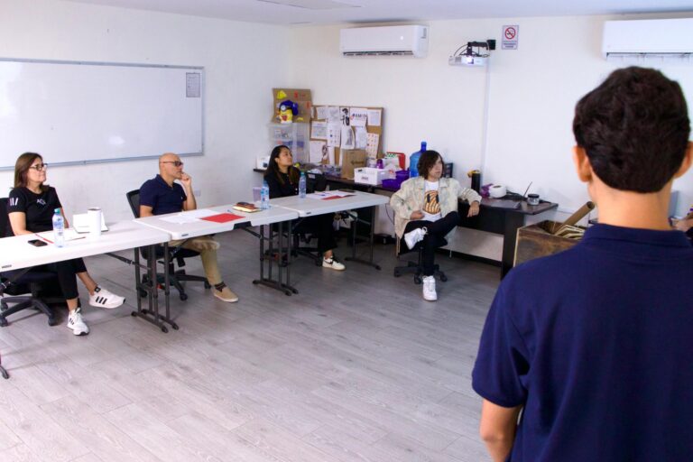 Jóvenes participan en reto de innovación en la Casa de la Juventud del Municipio