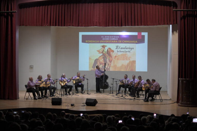 Noche Bohemia con la Rondalla Universitaria de Chihuahua en el 48.º aniversario del SPAUACH.