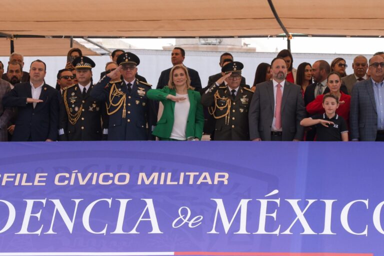 Encabeza Maru Campos desfile Cívico-Militar por el 215 Aniversario de la Independencia