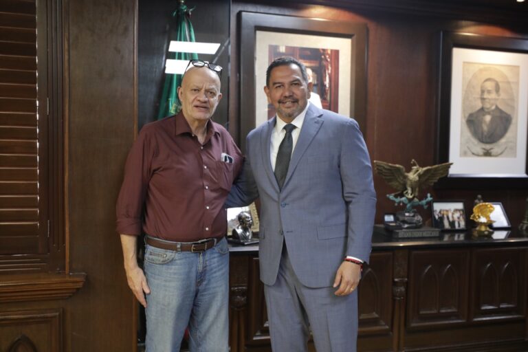 Se reúne el Presidente Pérez Cuéllar con el director del IMER