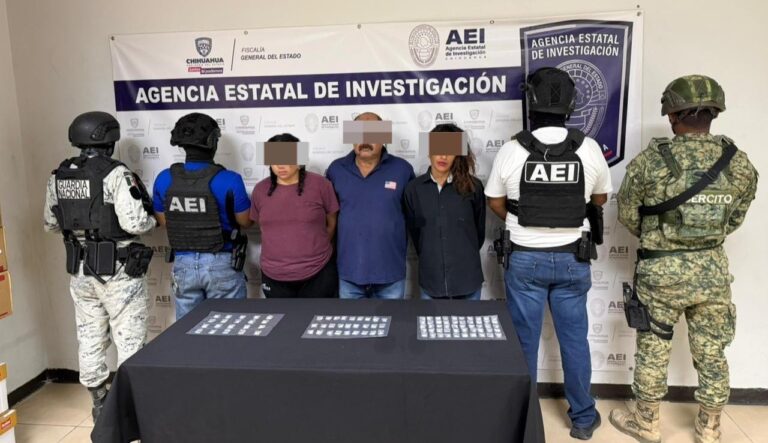 Detienen a tres personas por posesión de casi 100 envoltorios de metanfetamina en Cd. Juárez