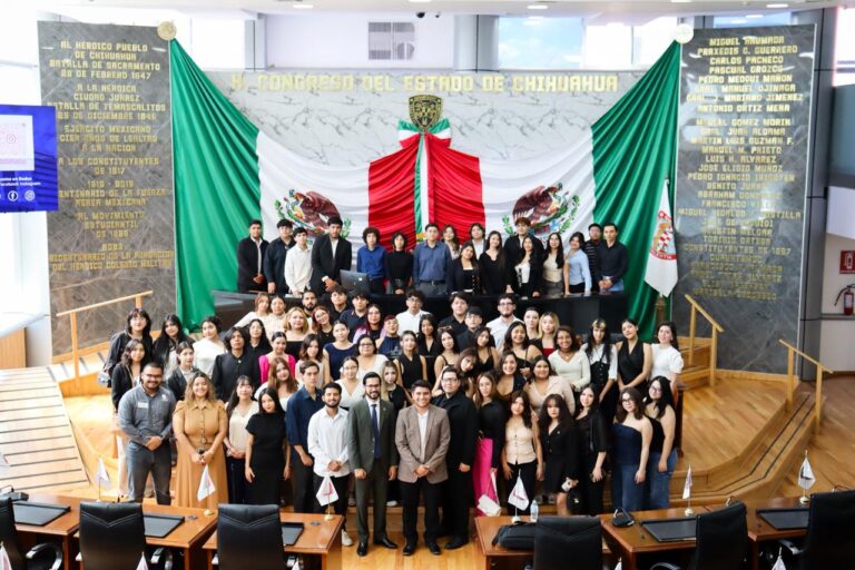 Luchen por sus sueños: Joss Vega a estudiantes de la FCPYS Campus Juárez