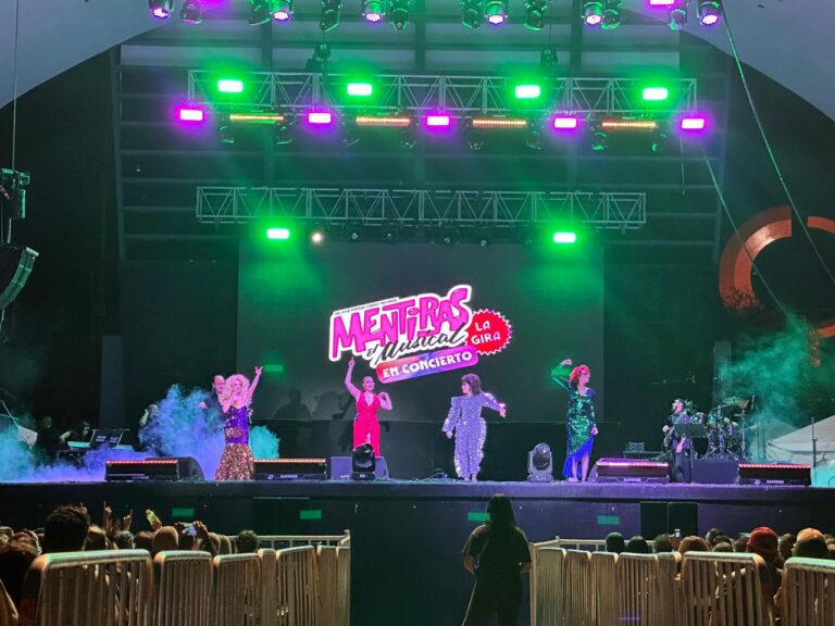 Conquista a miles de chihuahuenses “Mentiras, el musical” en el FICUU 2025