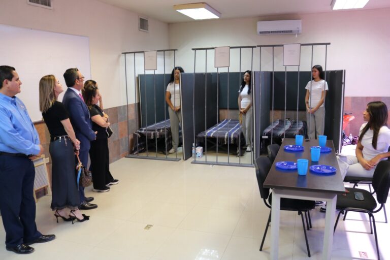Escenifica Facultad de Derecho «Correctional Female Center» para mostrar el sistema penitenciario