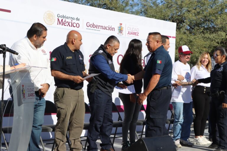 Reconocen a policías municipales por labor comunitaria