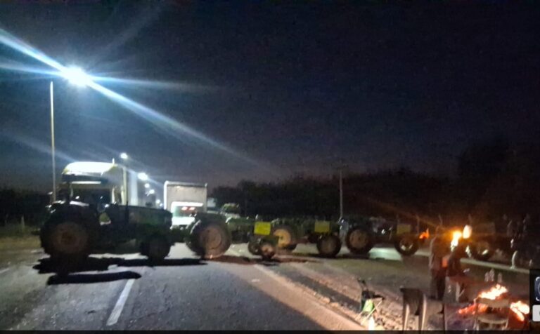 Siguen totalmente cerradas tres carreteras de la Entidad por paro vs ley de aguas