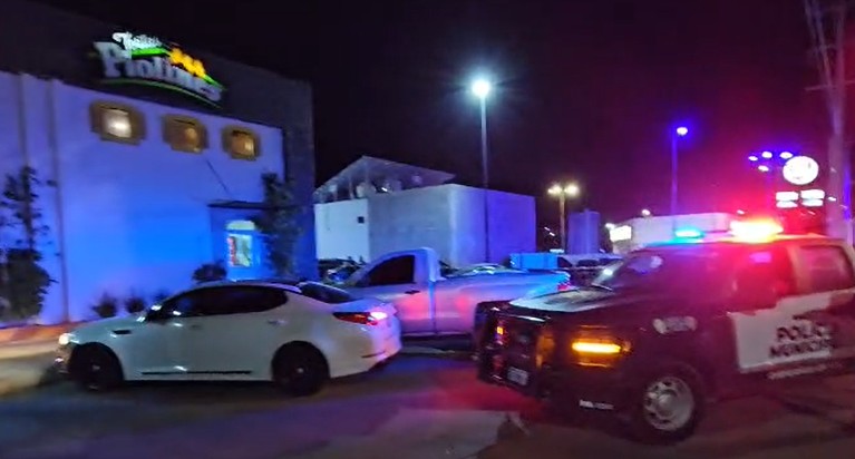 Choque desató balacera en plaza comercial al norte de la ciudad