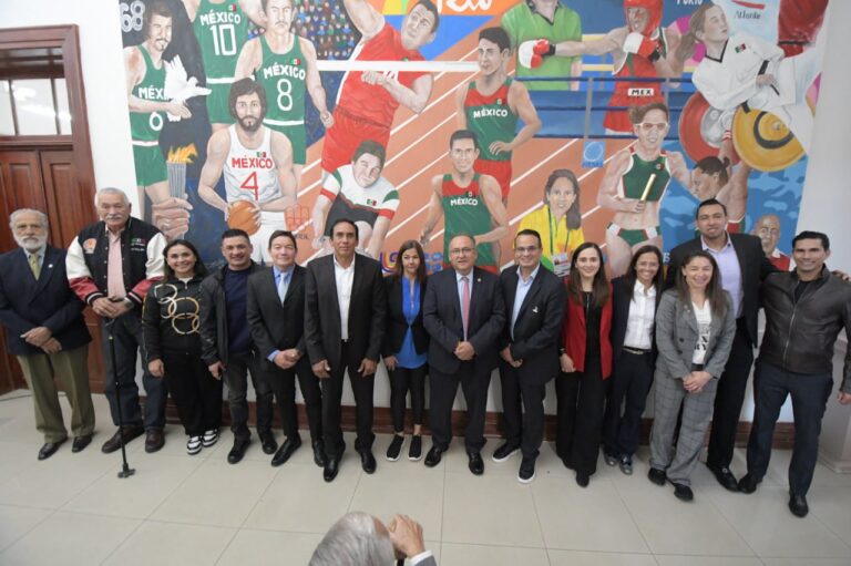 Develan mural de Olímpicos Chihuahuenses Universitarios en Rectoría de la UACH