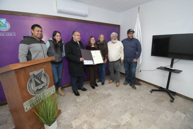 Inaugura Dirección Académica de la UACH Sala de Titulación