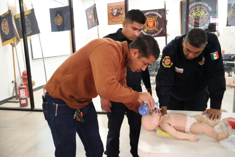 Bomberos preparados para emergencias médicas; se capacitan en soporte vital básico