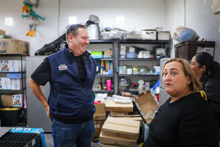 Olson cumple compromiso con el comedor comunitario Pancitas Llenas