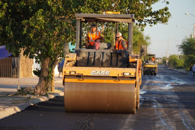 Municipio renueva calles de Chihuahua con más de 300 mil metros cuadrados de asfalto nuevo aplicados durante el 2025