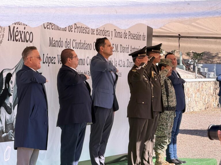 Participa Gilberto Loya en toma de protesta del nuevo Comandante de la 42 Zona Militar