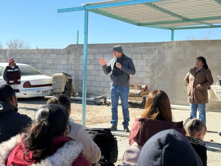 Sin luz ni agua, 80 familias de Riberas Etapa 8 reciben respaldo de Cuauhtémoc Estrada