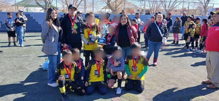 Entrega diputada Magdalena Rentería apoyos deportivos a jóvenes del sur de Juárez