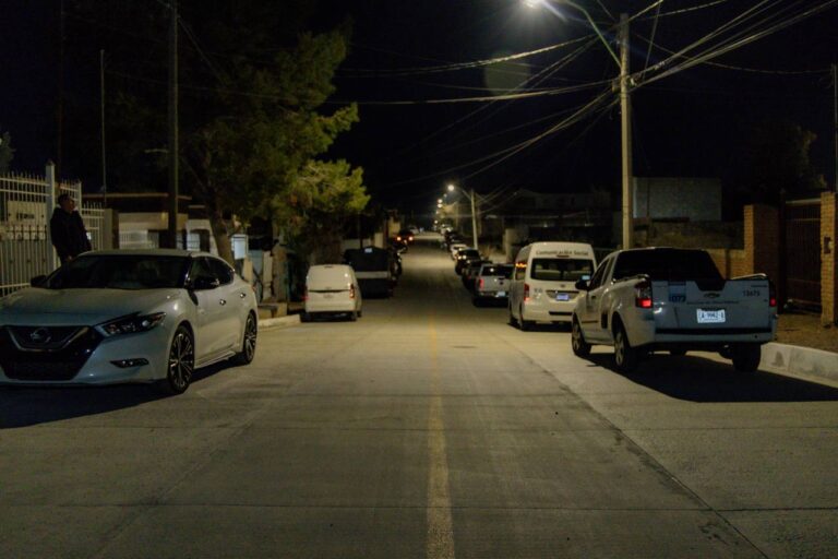 Entrega alcalde Marco Bonilla calle pavimentada a vecinos de la colonia Nuevo Triunfo