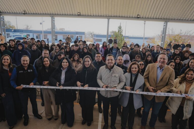 Entrega alcalde Marco Bonilla domo en UTCH Sur gracias al Presupuesto Participativo