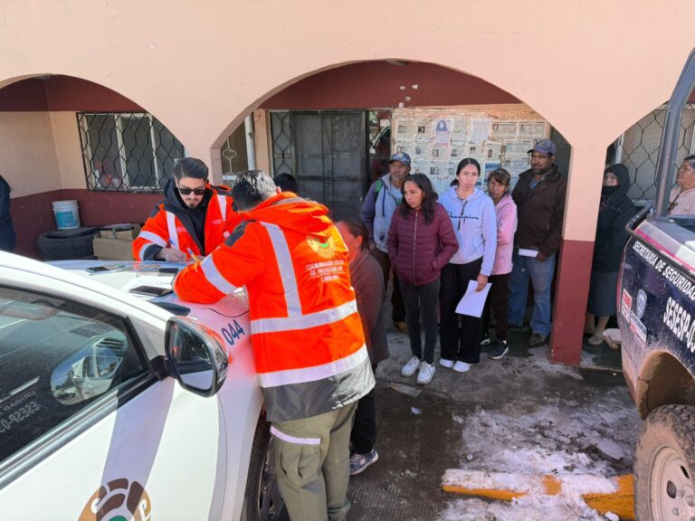 Lleva Protección Civil apoyos a familias de El Vergel afectadas por bajas temperaturas