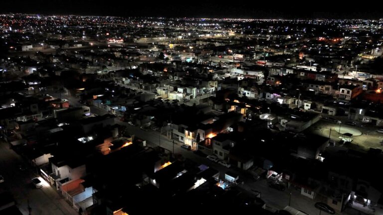 Concluye Municipio modernización del alumbrado público LED en Villas del Rey