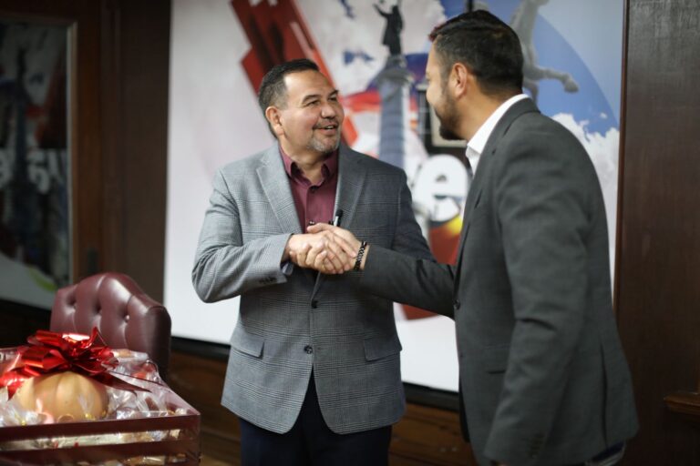 Recibe el Presidente Pérez Cuéllar a su homólogo de Valle de Zaragoza