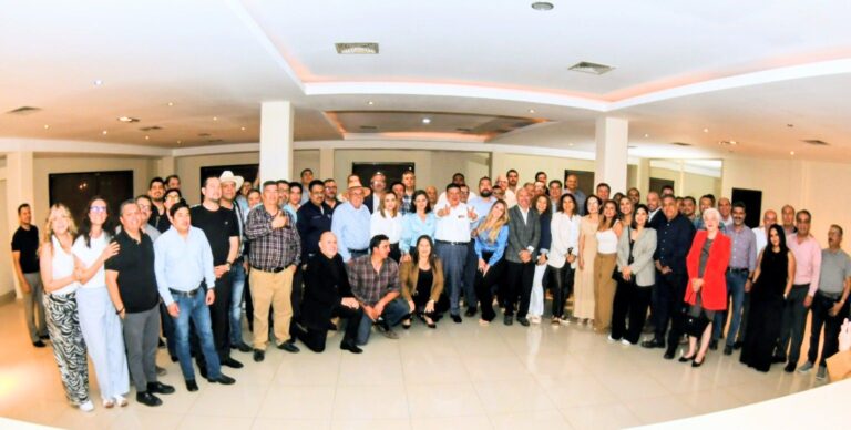 Presenta César Jáuregui seguridad y avances de la FGE ante constructores