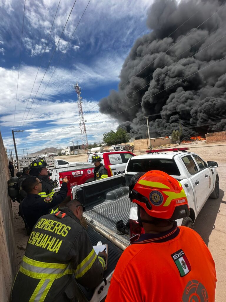 Operativo de emergencia por incendio en establecimiento comercial