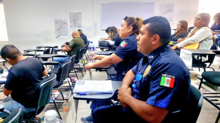 Avanza segunda generación de licenciaturas de la DSPM; se preparan más para cuidar a las familias