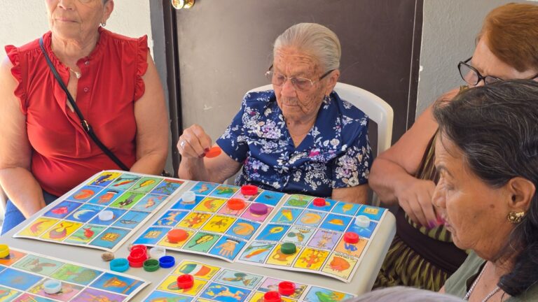 Adultos mayores se mantiene activos física y mentalmente en los Clubs del Abuelo del Municipio
