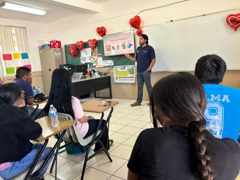 Lleva Municipio pláticas de prevención de violencia a estudiantes de telesecundaria en zona rural