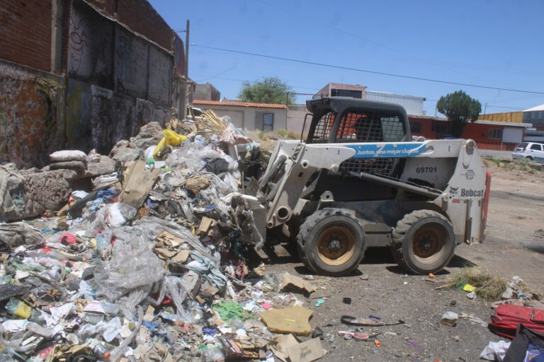 Limpió Municipio 62 terrenos baldíos y retiró más de mil 200 toneladas de residuos durante mayo