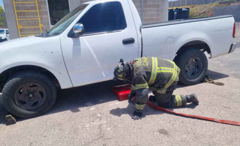 Se capacitan Bomberos de Chihuahua para atender incendios en vehículos eléctricos e híbridos